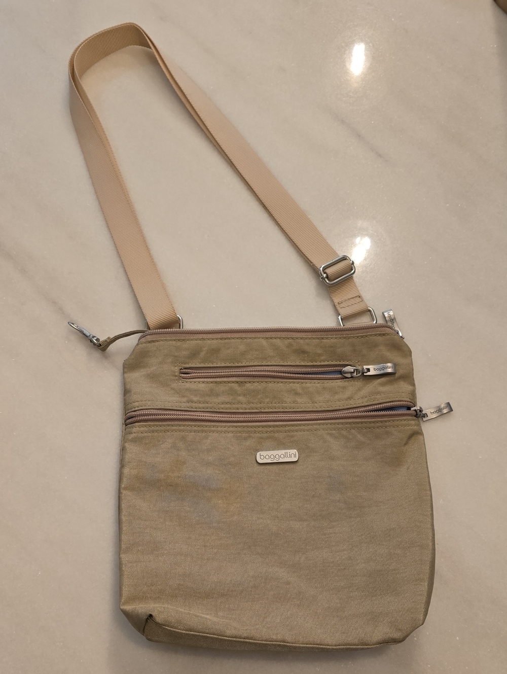 Baggallini Lightweight Crossbody in Beige